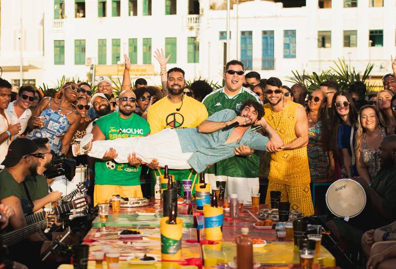 Pagode, forró e molho: Menos é Mais e Nattan lançam “Pela Última Vez”