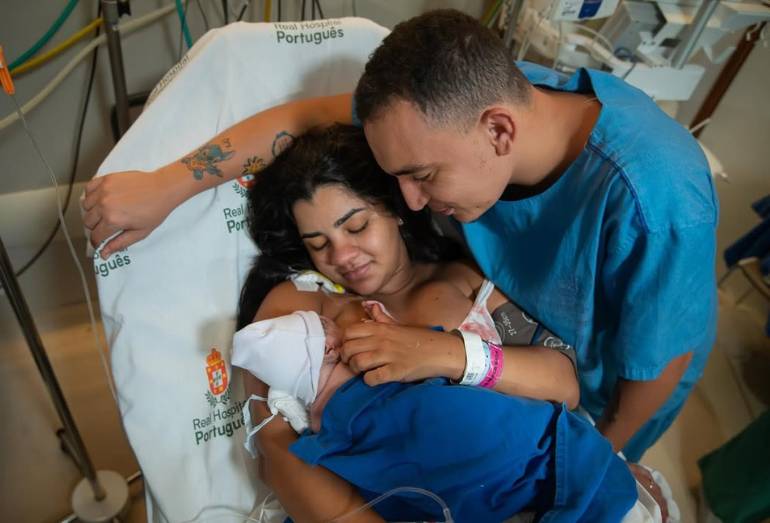 João Gomes compartilha primeiras fotos do nascimento do segundo filho, Joaquim