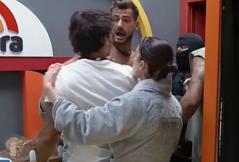 Briga entre Shia Phoenix e Wallas Arrais obriga intervenção da produção de A Fazenda 17