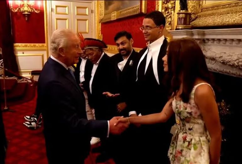 Anitta se encontra com Rei Charles III em Londres