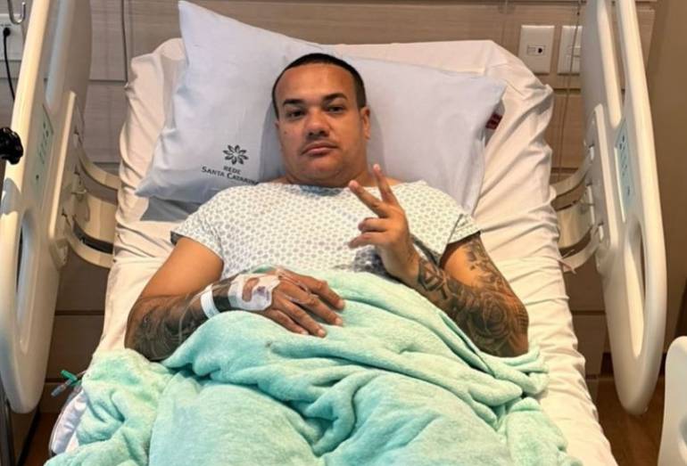 Vitinho anuncia pausa de um mês na agenda após cirurgia: “Vinha atrapalhando meu desempenho”