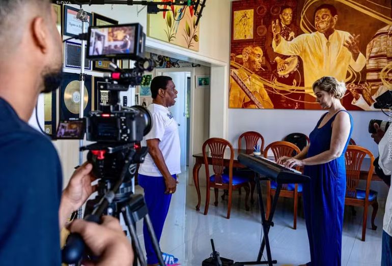 Neguinho da Beija-Flor ganha documentário sobre 50 anos de samba e emoção na Avenida