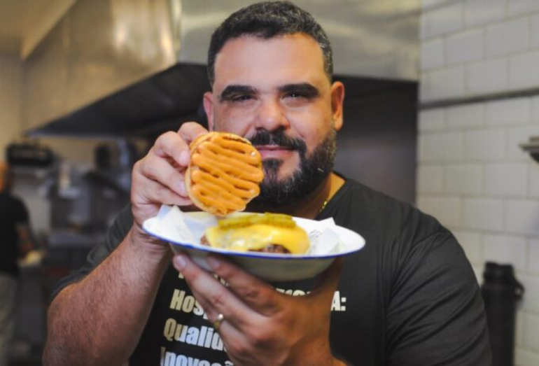 Chefe de Cabo Frio vai representar o Brasil em campeonato de hamburguer nos Estados Unidos