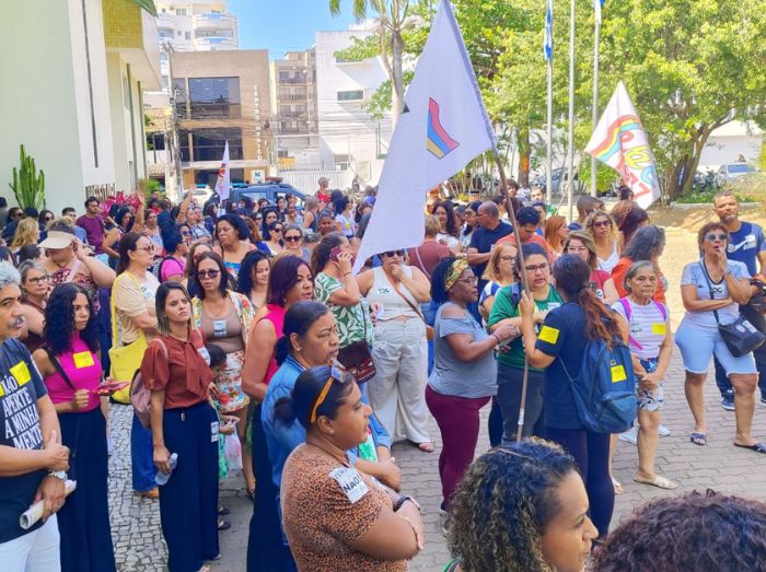 Servidores da Educação de Cabo Frio iniciam greve por tempo indeterminado