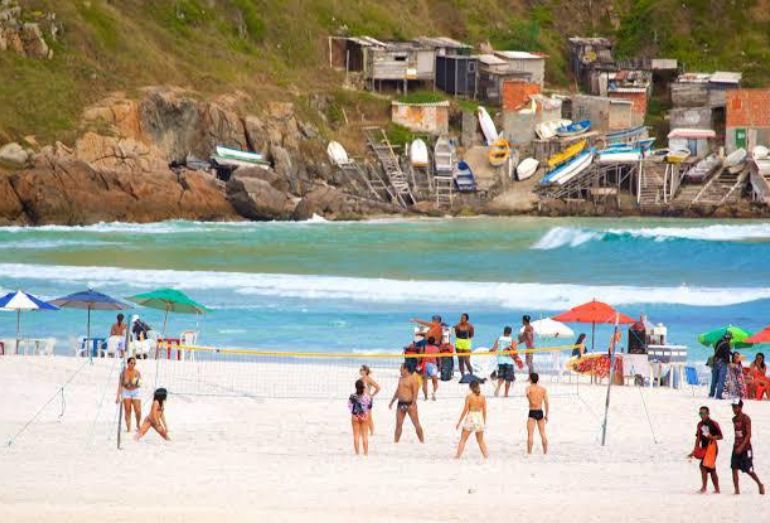 Operação Praia Limpa em nova etapa em Arraial do Cabo para combater irregularidades