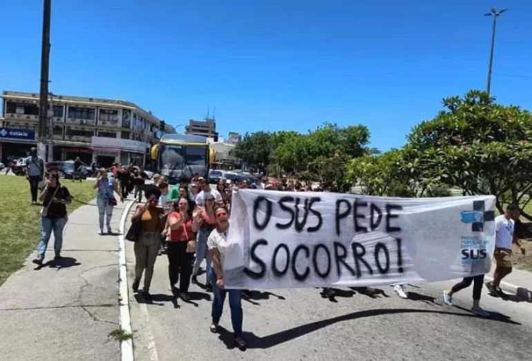 Servidores de Cabo Frio intensificam protestos por salários atrasados