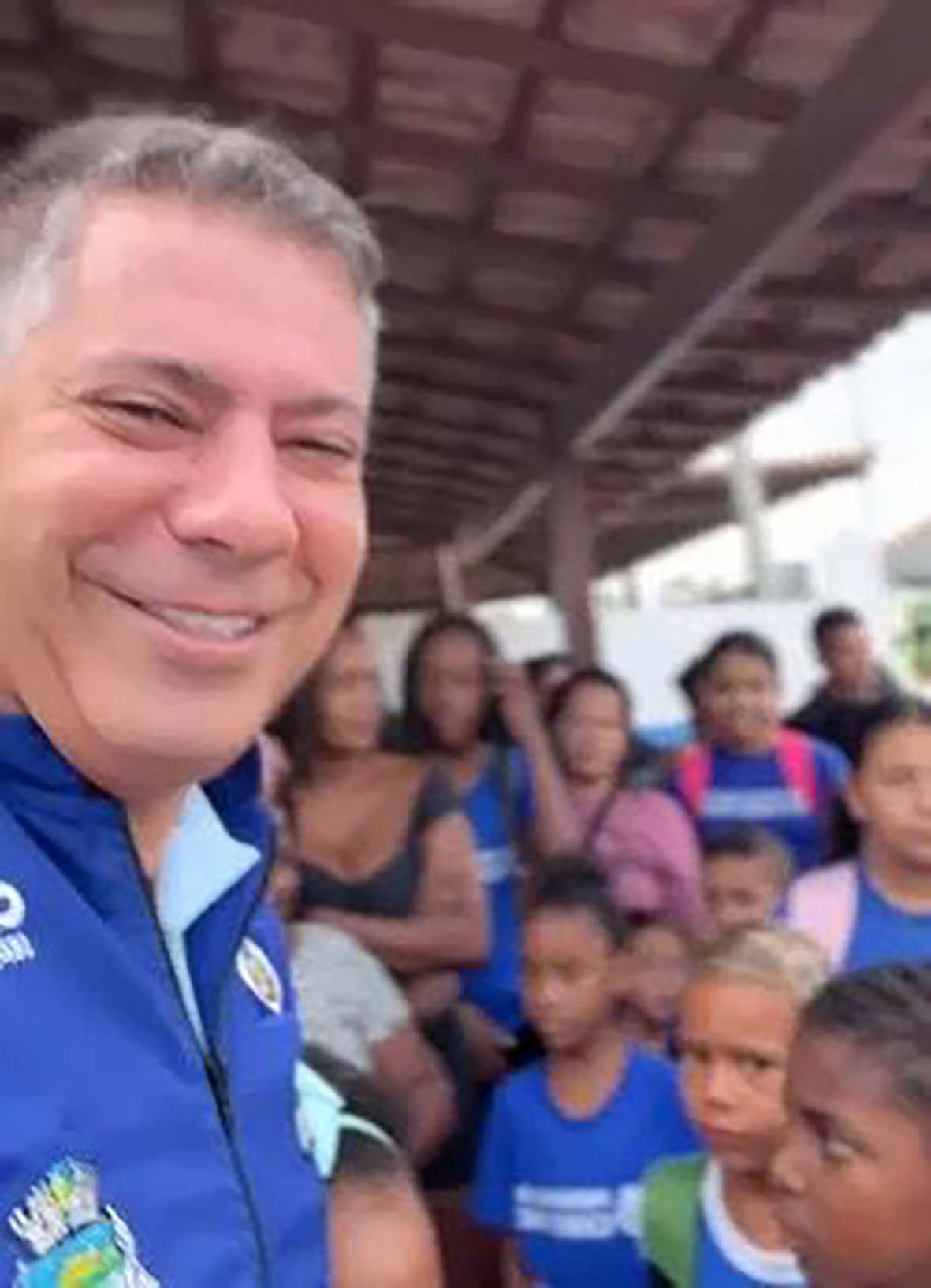 Ano letivo começa em Cabo Frio com vistoria do prefeito em escola da periferia