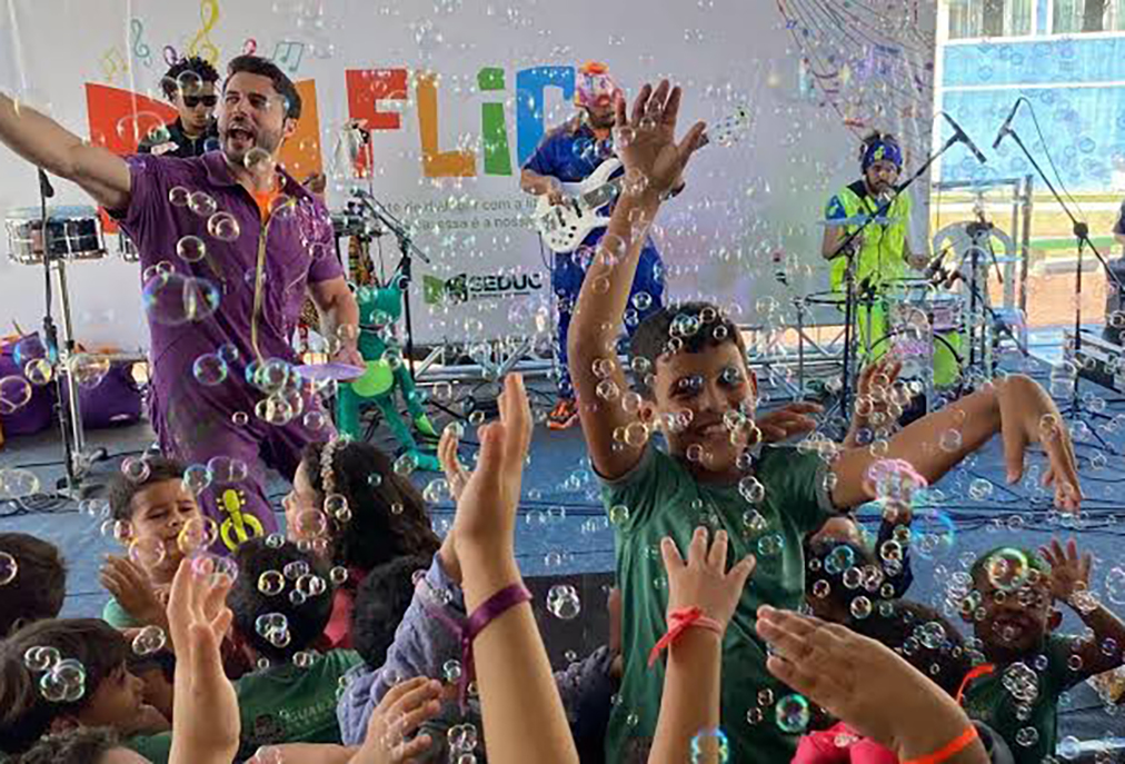FLIG movimenta Iguaba com atrações infantis, música e incentivo à leitura
