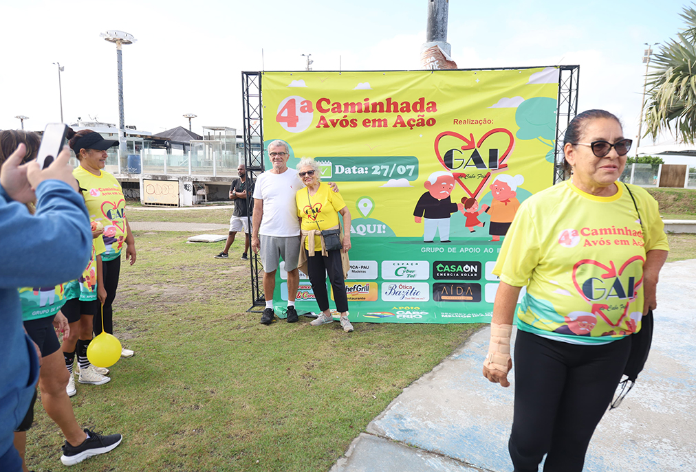 Cabo Frio celebra o Dia dos Avós com caminhada pela Praia do Forte