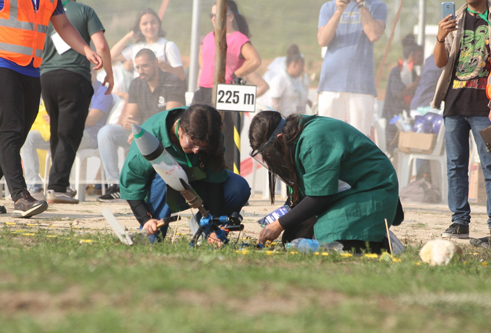 Cabo Frio recebe atividades de ciência e tecnologia com oficinas de foguetes