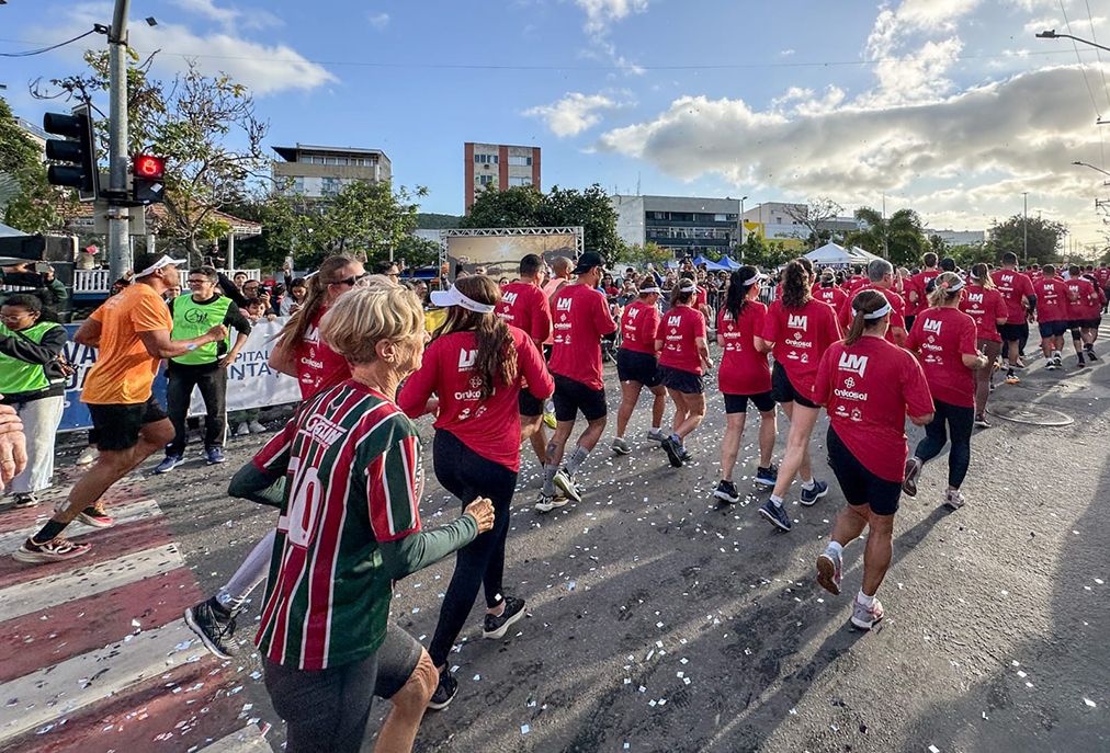 Atletas percorrem pontos históricos e turísticos em Cabo Frio na Corrida da Padroeira