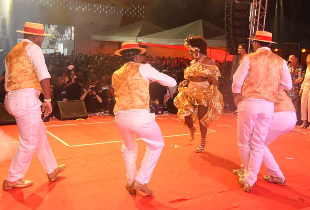 Composição de Marcelo Adnet vence disputa do samba-enredo em Maricá