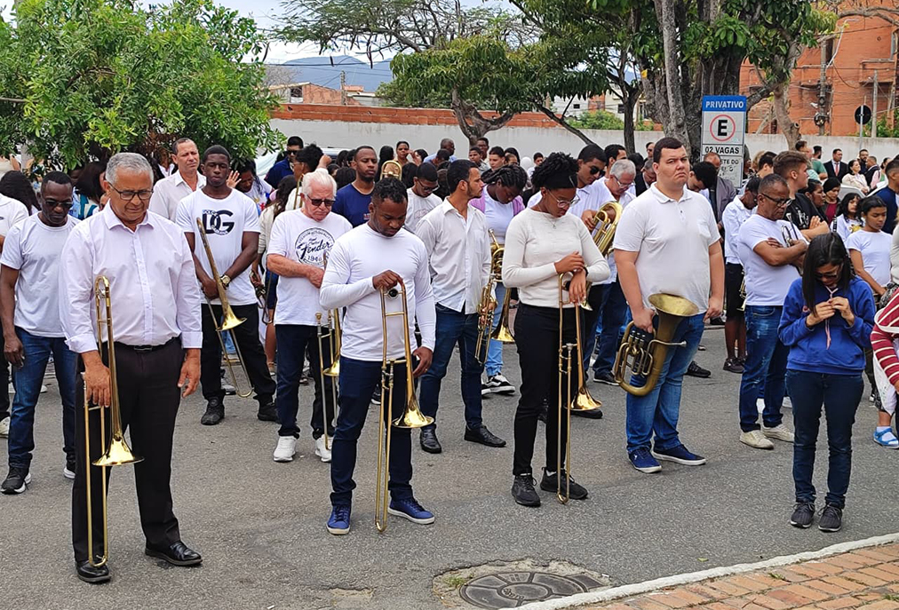 Duda Beat encanta público cabista em noite histórica de celebração