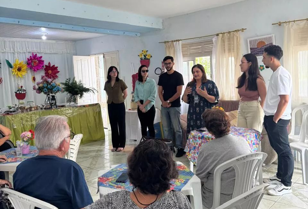 Idosos de Cabo Frio recebem orientações do Procon para evitar fraudes na internet