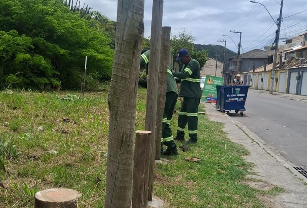 Prefeitura de Cabo Frio reforça cercamento em região de preservação no Cajueiro