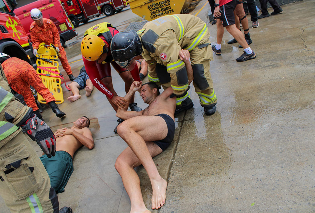 Prefeitura de Cabo Frio e Corpo de Bombeiros treinam ações de resgate no mar