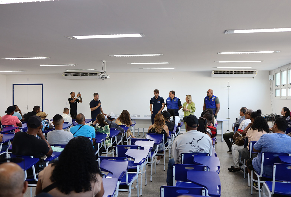 Ambulantes de Cabo Frio passam por treinamento para atuação legalizada e atendimento de qualidade