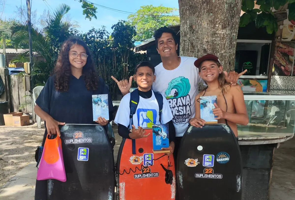 Agente cabo-friense busca título e leva alunos para vivência no bodyboarding