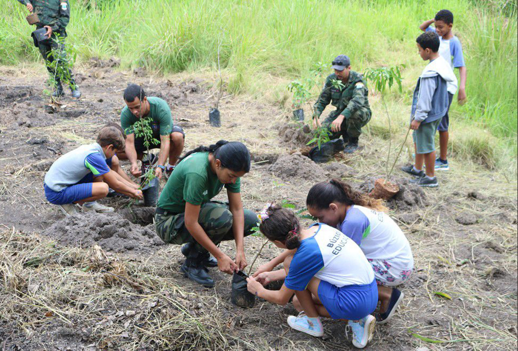 Prefeitura de Arraial do Cabo promove reflorestamento e neutralização de carbono na orla