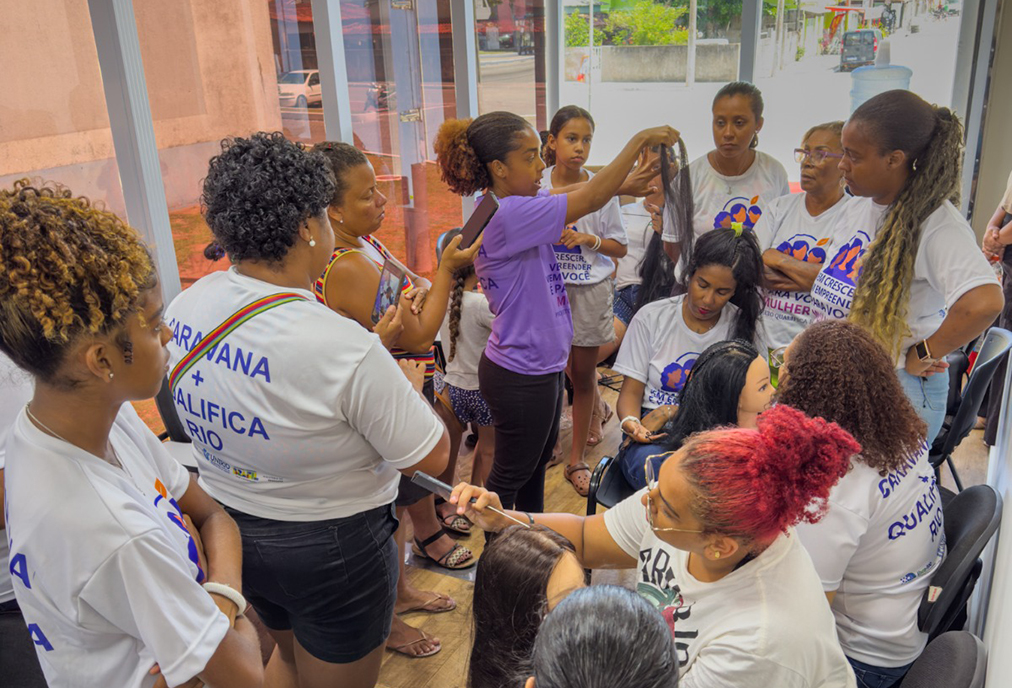 Qualificação profissional alcança mulheres em Tamoios Cabo Frio