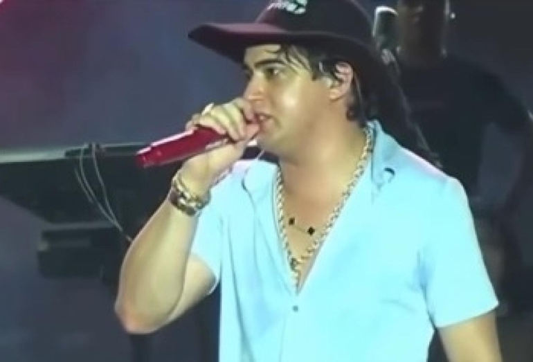 “Fiz o meu máximo”: Natanzinho Lima se emociona ao interromper show na Bahia por questões de saúde