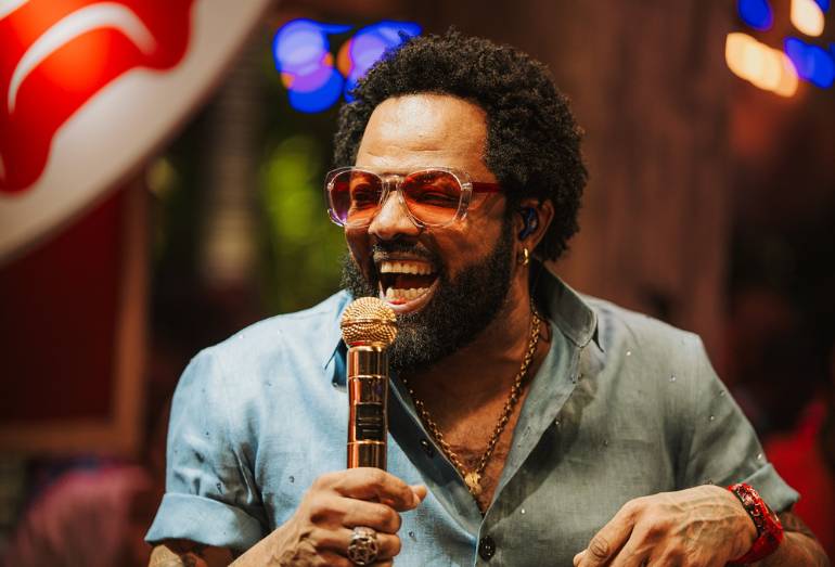 Xande de Pilares anuncia lançamento do audiovisual “Nos Braços do Povo Vol. 2”