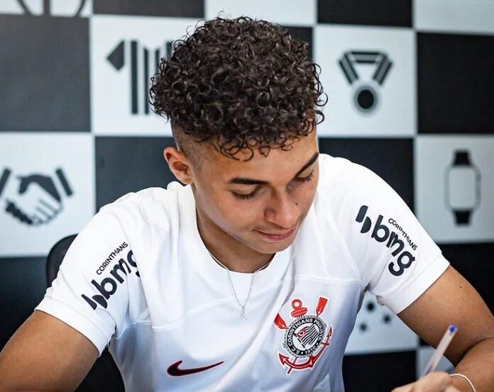 Com multa superior a R$ 30 milhões, cuiabano de 16 anos assina com o Corinthians