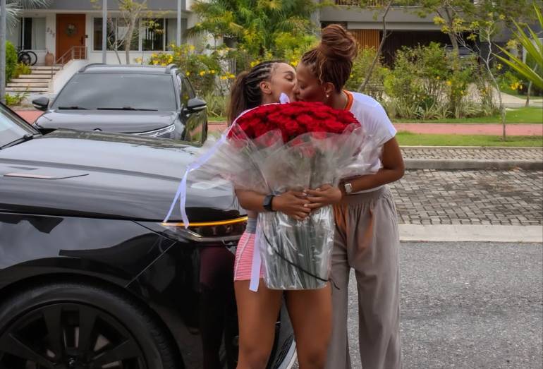Ludmilla presenteia Brunna com carro avaliado em R$ 1,2 milhão: “Não tenho palavras pra agradecer ao meu amor”