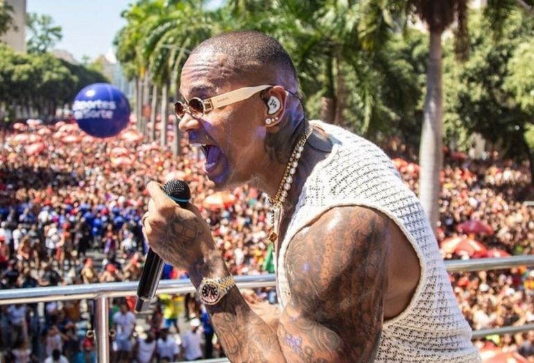 Léo Santana comanda megabloco no pré-Carnaval do Rio pelo 3º ano consecutivo