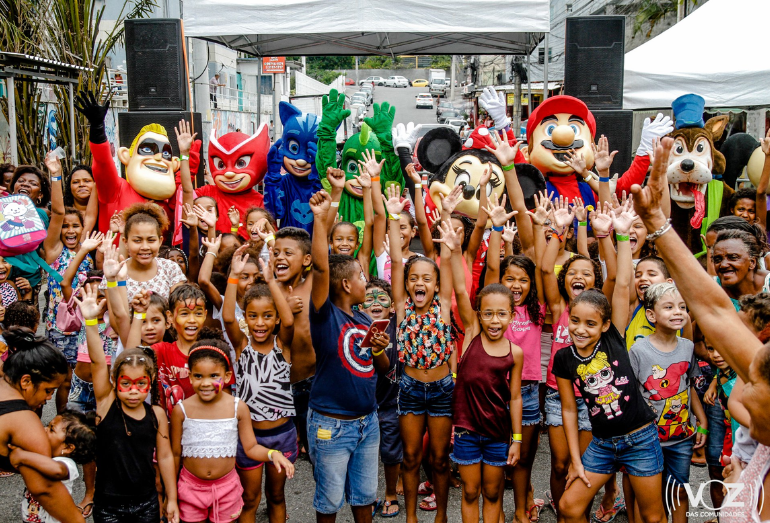 “Pintando o 7”: Voz das Comunidades prepara um dia de diversão e atividades para as crianças do Complexo do Alemão