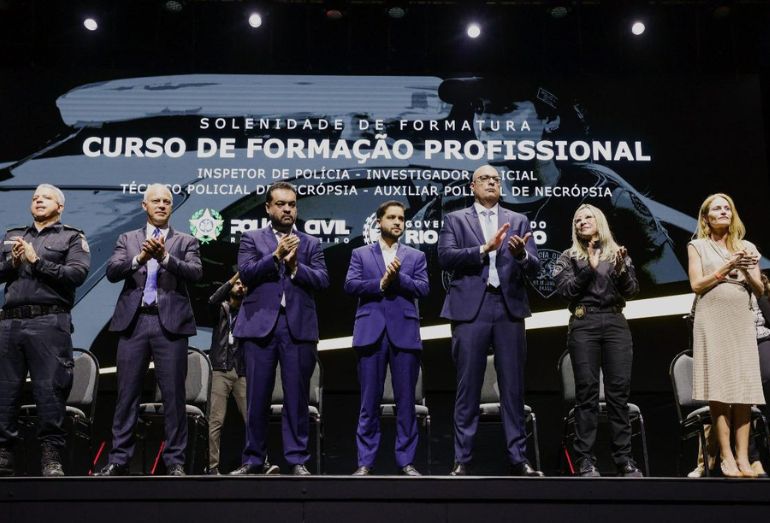 Governador celebra formatura de 842 novos policiais civis no Rio de Janeiro