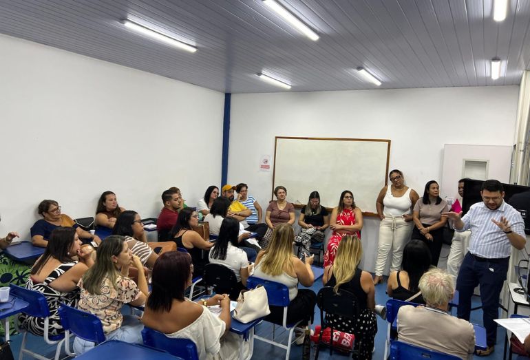 Secretaria de Educação de Silva Jardim tem reunião com diretores escolares