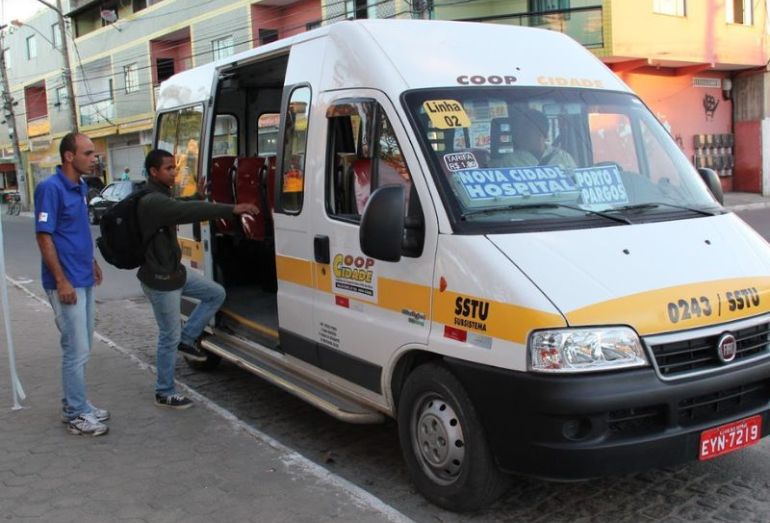 Rio das Ostras unifica duas linhas de vans do transporte municipal após reunião com a Mobilidade