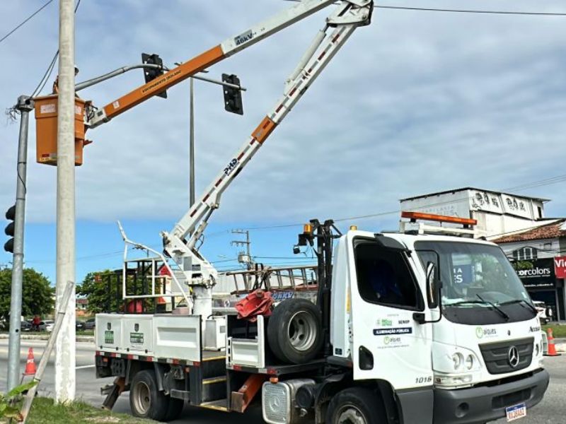 Semáforos danificados pelas chuvas recebem reparo e manutenção em Rio das Ostras
