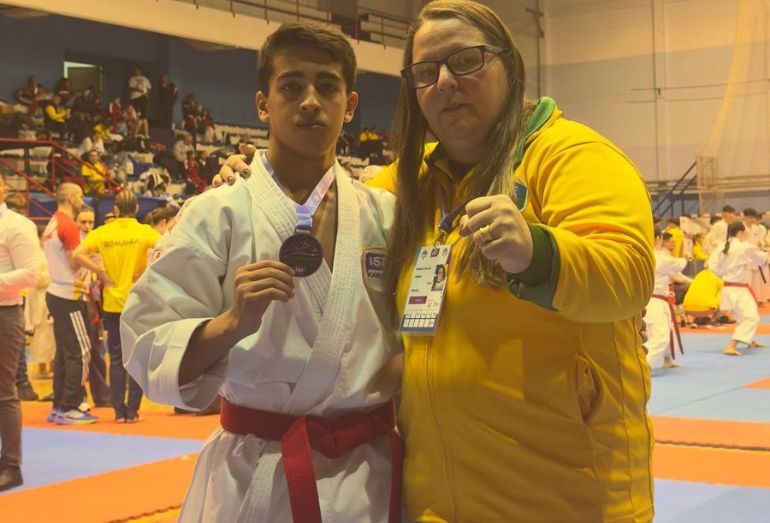 Atletas de Macaé conquistam medalhas representando o Brasil no Mundial Estudantil de Karatê na Sérvia