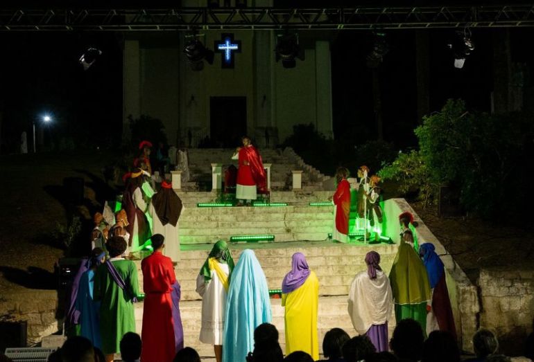 Encenação do Auto da Paixão reconta história de Cristo pelas ruas de Silva Jardim