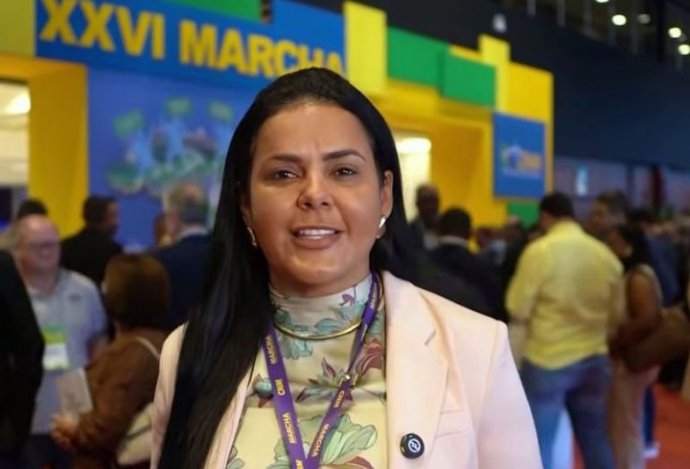 Prefeita de Silva Jardim conta sobre participação em evento na CNM em Brasília