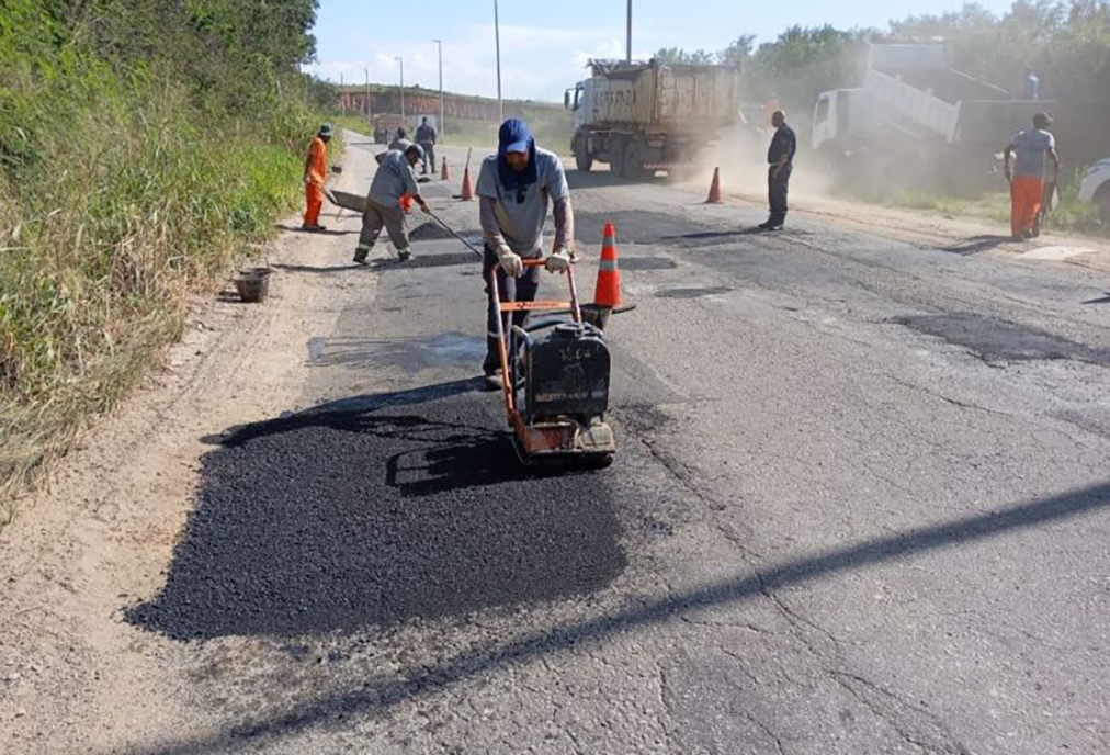 Prefeitura limpa redes de drenagem e retira mais de 100 toneladas de resíduos em Rio das Ostras