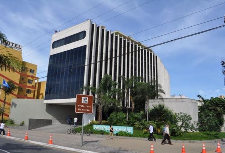 Servidores de Macaé recebem antecipadamente e R$ 86 milhões são injetados na cidade