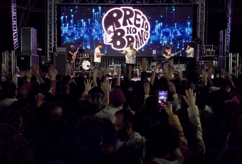 Primeira noite da Expo Macaé 2025 é marcada por música gospel