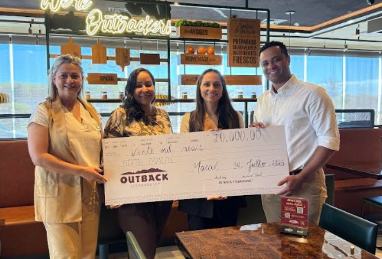 APAE Macaé recebe R$ 20 mil em gift cards do Outback