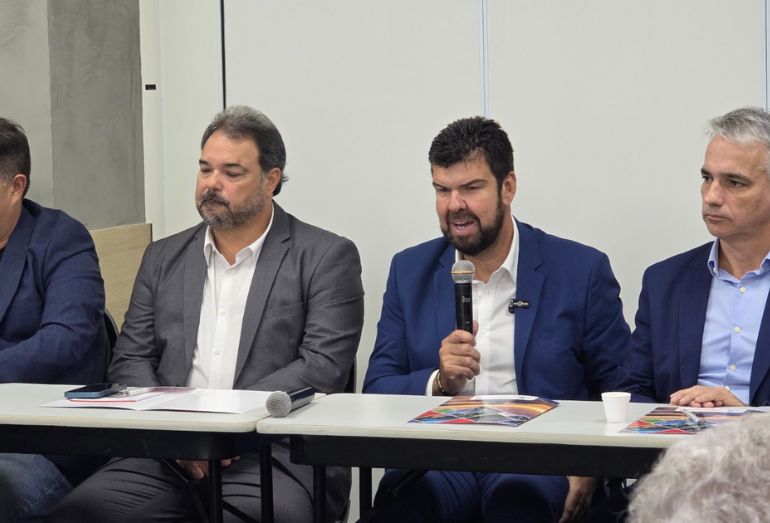 Perspectiva de novos voos comerciais em Macaé é discutida no Rio