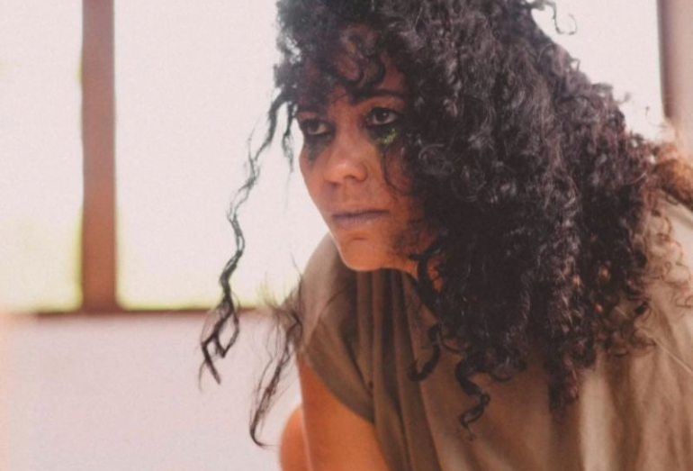 Programação cultural mistura música, performance e literatura em Rio das Ostras