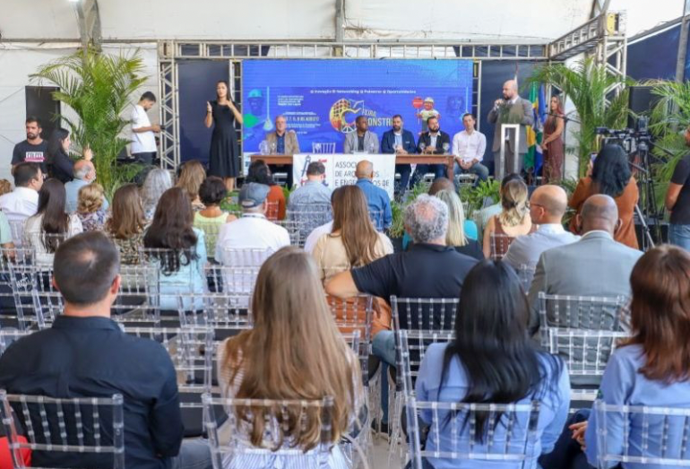 Prefeitura marca presença em feira da construção civil em Rio das Ostras