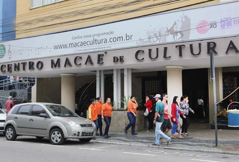 EMART prorroga inscrições para cursos gratuitos de teatro, canto e música em Macaé