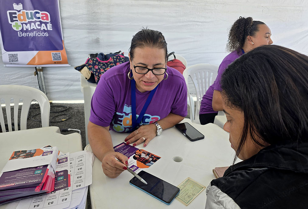 Aplicativo Educa Mais: ponto de apoio é montado na Cidade Universitária para orientar pais em Macaé