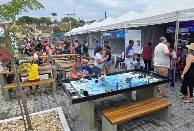 Dia das Crianças é marcado por inauguração de parque em Macaé