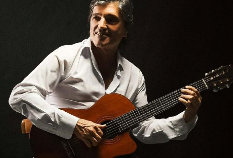 Cantor e multi-instrumentista Nico Rezende se apresenta de graça em Rio das Ostras