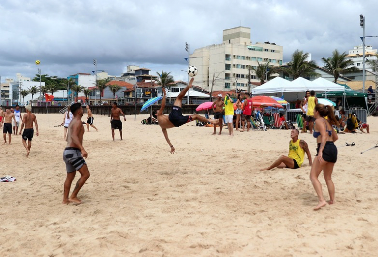Super Mundialito de Altinha reúne competidores de vários estados na Praia dos Cavaleiros