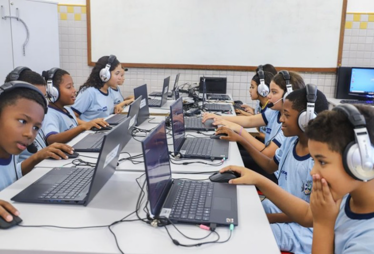 Educação de Rio das Ostras adota currículo de computação para alunos da rede municipal